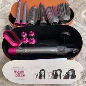 Dyson Airwrap (gently used/excellent condition) + 3 extra attachments